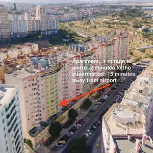 1-minute Walk To The Metro And 2 To The Supermarket Apartamento Lisboa